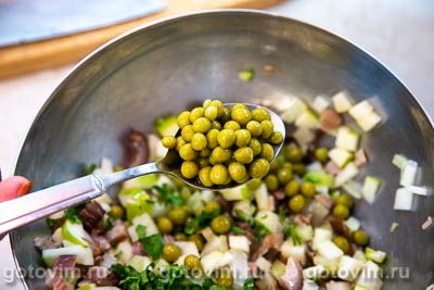 Фотографии рецепта Салат из копченой курицы с яблоком и зеленой редькой, 05 Салат из копченой курицы с яблоком и зеленой редькой, Шаг 05