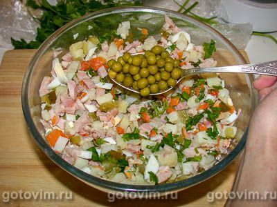 Фотографии рецепта Салат с копченой курицей (а-ля «Оливье»), 03 Салат с копченой курицей (а-ля «Оливье»), Шаг 03