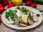 Салат из рукколы с огурцом, редисом и яйцом