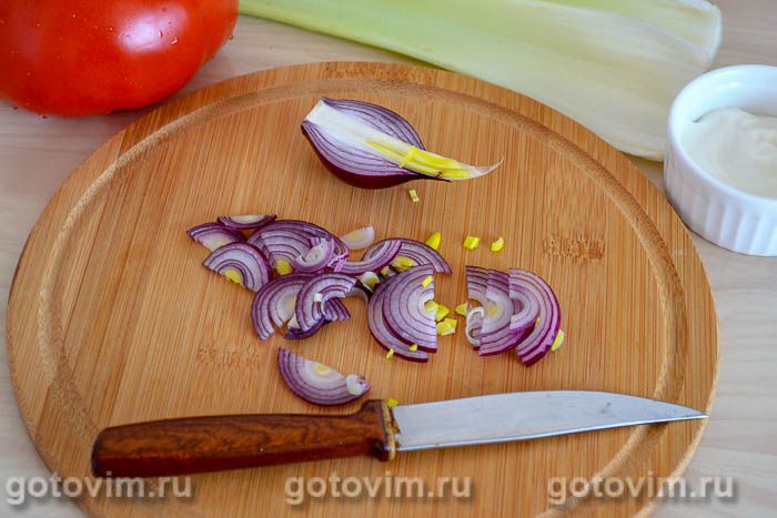 Фотографии рецепта Салат с сельдереем, помидорами и красным луком, 01 Салат с сельдереем, помидорами и красным луком, Шаг 01