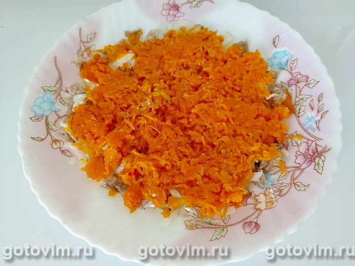 Фотографии рецепта Слоеный салат со свининой, свеклой и сыром, 04 Слоеный салат со свининой, свеклой и сыром, Шаг 04