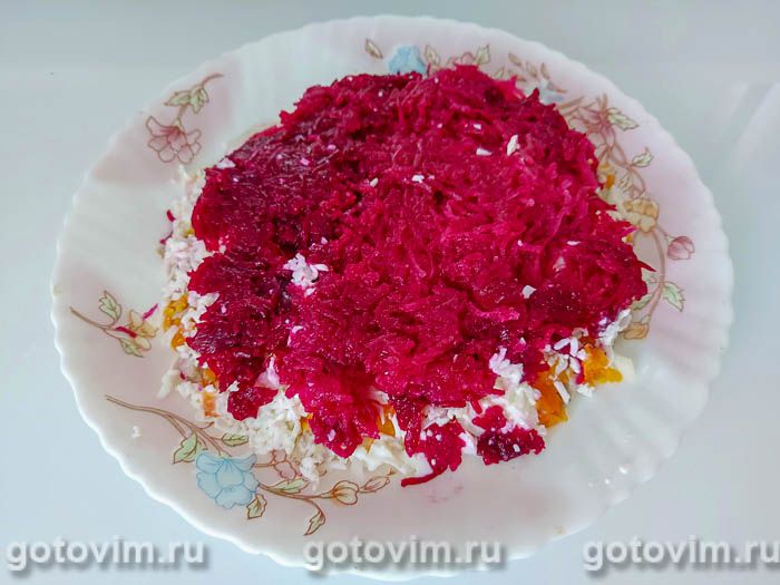 Фотографии рецепта Слоеный салат со свининой, свеклой и сыром, 06 Слоеный салат со свининой, свеклой и сыром, Шаг 06