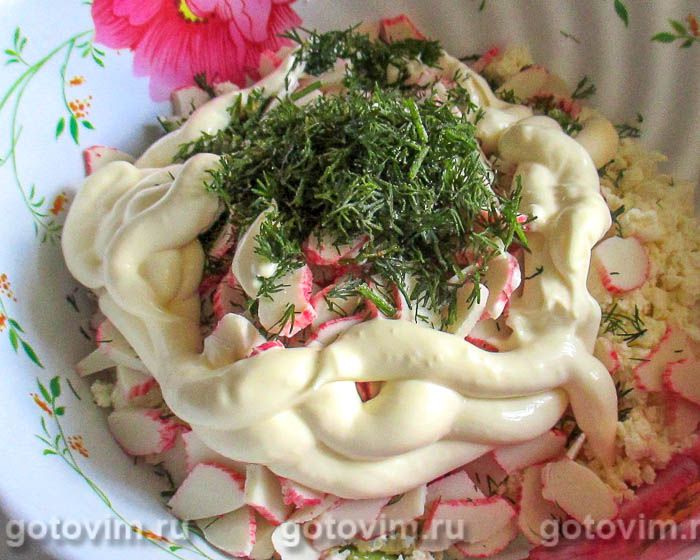 Фотографии рецепта Салат с крабовыми палочками, творогом и свежими огурцами, 04 Салат с крабовыми палочками, творогом и свежими огурцами, Шаг 04