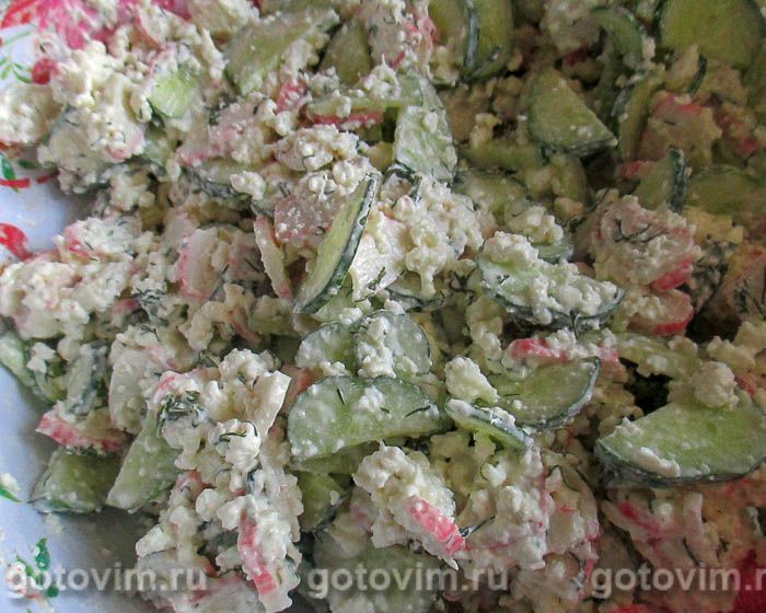 Фотографии рецепта Салат с крабовыми палочками, творогом и свежими огурцами, 05 Салат с крабовыми палочками, творогом и свежими огурцами, Шаг 05