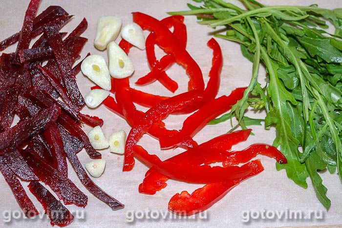 Фотографии рецепта Салат из запеченной свеклы с маринованной тыквой, сладким перцем, рукколой и чесноком, 02 Салат из запеченной свеклы с маринованной тыквой, сладким перцем, рукколой и чесноком, Шаг 02