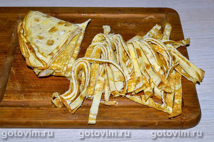 Фотографии рецепта Салат из зеленой редьки с мясом и яичными блинчиками, 03 Салат из зеленой редьки с мясом и яичными блинчиками, Шаг 03