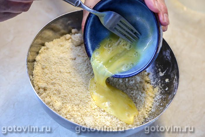 Фотографии рецепта Итальянский песочный пирог с персиками и творогом Сбричолата (Sbriciolata), 03 Итальянский песочный пирог с персиками и творогом Сбричолата (Sbriciolata), Шаг 03
