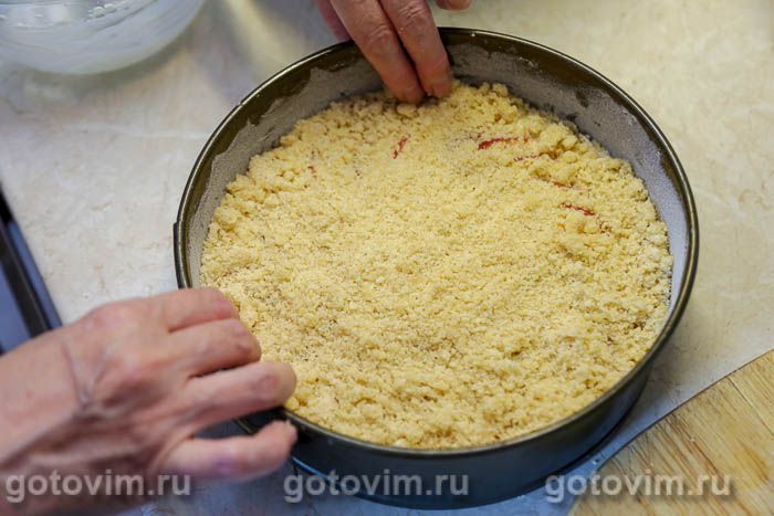 Фотографии рецепта Итальянский песочный пирог с персиками и творогом Сбричолата (Sbriciolata), 09 Итальянский песочный пирог с персиками и творогом Сбричолата (Sbriciolata), Шаг 09