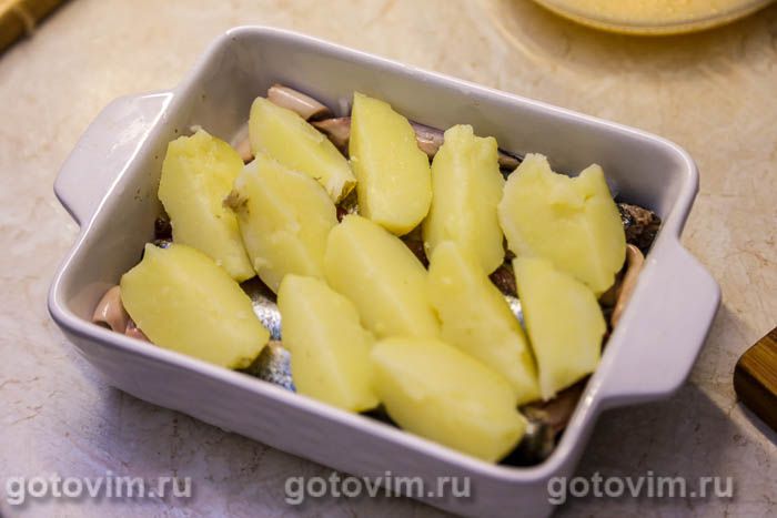 Фотографии рецепта Запеканка из беломорской сельди с картофелем , 04 Запеканка из беломорской сельди с картофелем , Шаг 04