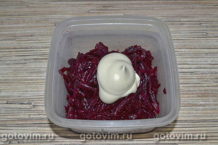 Фотографии рецепта Селедка под свекольным соусом, 05 Селедка под свекольным соусом, Шаг 05