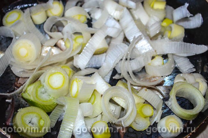 Фотографии рецепта Селедка, запеченная с грибами и овощами под сырной корочкой, 03 Селедка, запеченная с грибами и овощами под сырной корочкой, Шаг 03