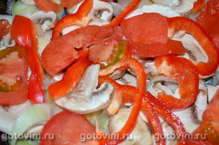 Фотографии рецепта Селедка, запеченная с грибами и овощами под сырной корочкой, 05 Селедка, запеченная с грибами и овощами под сырной корочкой, Шаг 05