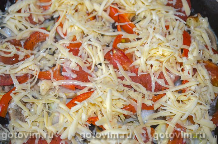Фотографии рецепта Селедка, запеченная с грибами и овощами под сырной корочкой, 06 Селедка, запеченная с грибами и овощами под сырной корочкой, Шаг 06