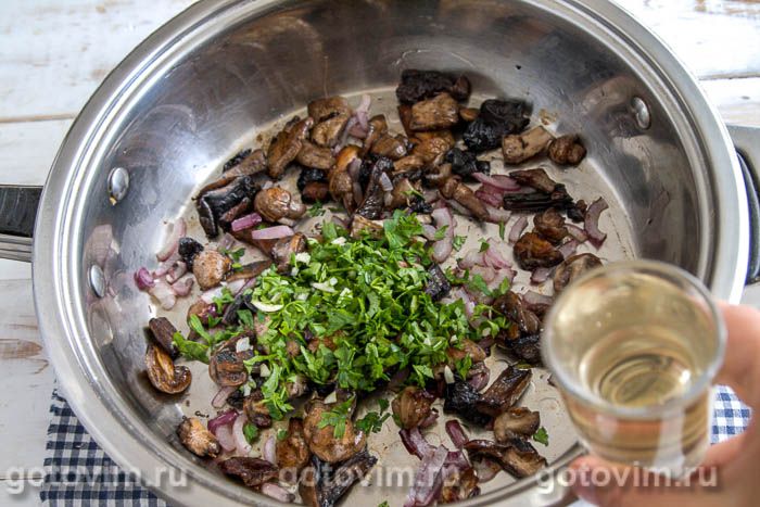 Фотографии рецепта Шампиньоны с чесноком и вином по-андалусски, 05 Шампиньоны с чесноком и вином по-андалусски, Шаг 05