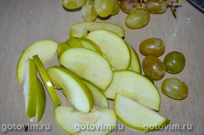 Фотографии рецепта Шарлотка на сгущенном молоке с яблоками и виноградом, 01 Шарлотка на сгущенном молоке с яблоками и виноградом, Шаг 01