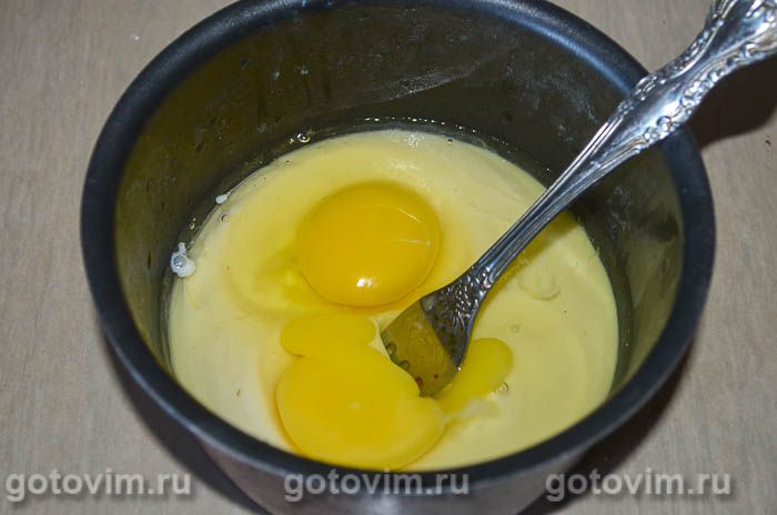 Фотографии рецепта Шарлотка на сгущенном молоке с яблоками и виноградом, 02 Шарлотка на сгущенном молоке с яблоками и виноградом, Шаг 02