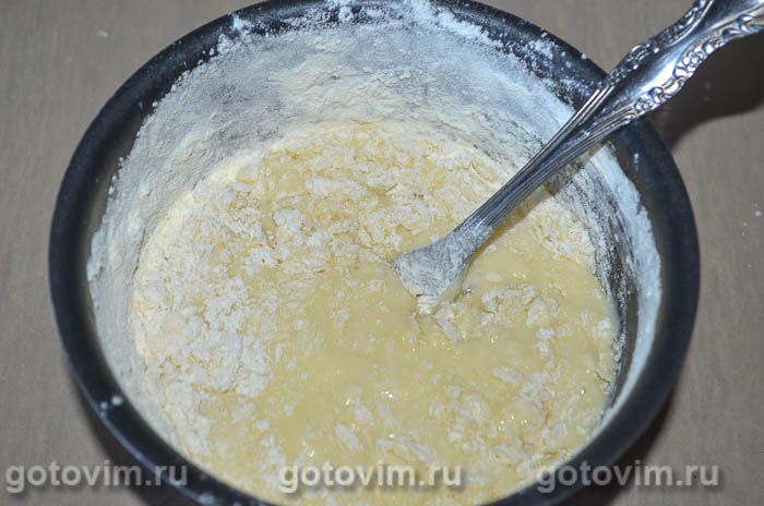 Фотографии рецепта Шарлотка на сгущенном молоке с яблоками и виноградом, 03 Шарлотка на сгущенном молоке с яблоками и виноградом, Шаг 03
