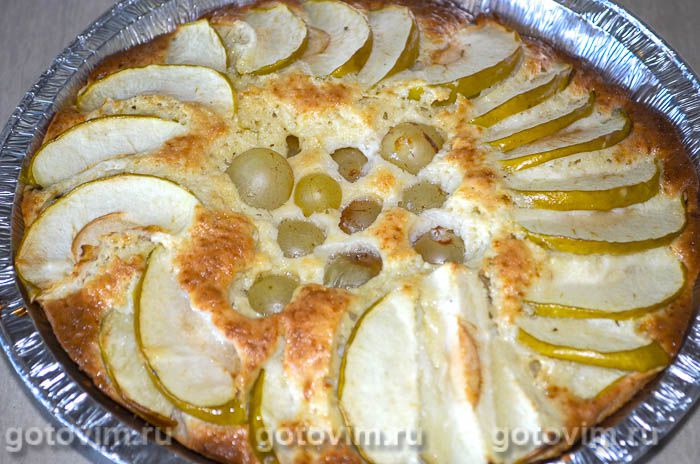 Фотографии рецепта Шарлотка на сгущенном молоке с яблоками и виноградом, 05 Шарлотка на сгущенном молоке с яблоками и виноградом, Шаг 05