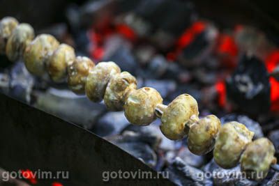 Фотографии рецепта Шашлык из грибов в майонезе с чесноком, 06 Шашлык из грибов в майонезе с чесноком, Шаг 06