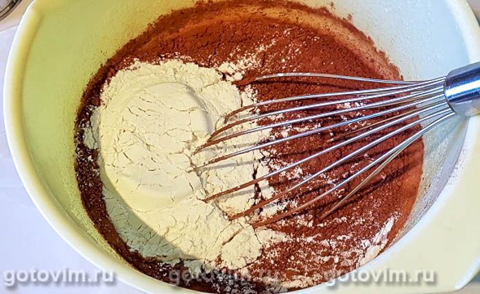 Фотографии рецепта Шоколадный кекс с вареной сгущенкой, 02 Шоколадный кекс с вареной сгущенкой, Шаг 02