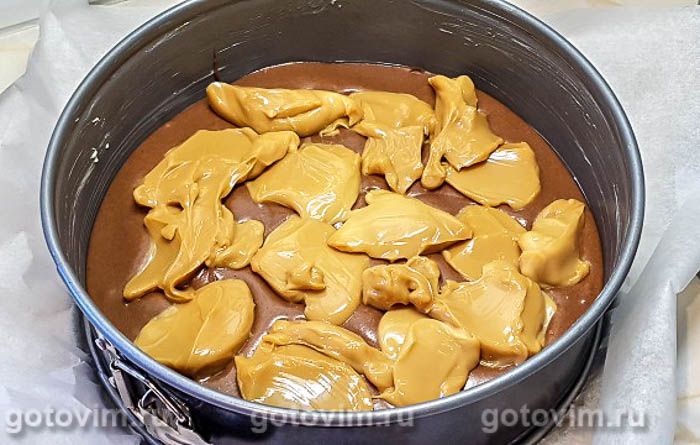 Фотографии рецепта Шоколадный кекс с вареной сгущенкой, 04 Шоколадный кекс с вареной сгущенкой, Шаг 04