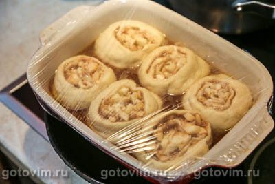 Фотографии рецепта Яблочные синнабоны с карамельной пропиткой (Sticky Caramel Apple Cinnabon), 16 Яблочные синнабоны с карамельной пропиткой (Sticky Caramel Apple Cinnabon), Шаг 16