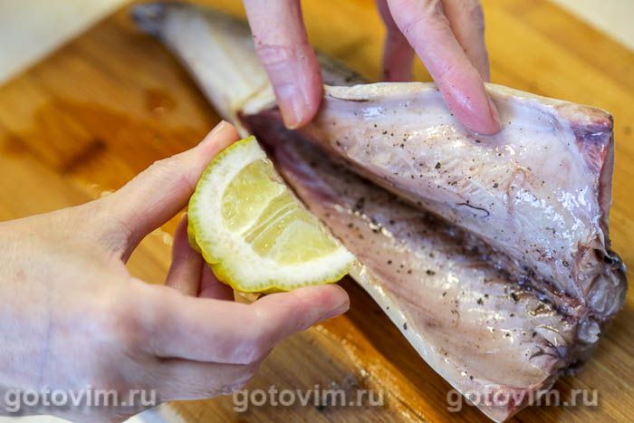 Фотографии рецепта Скумбрия с чесночным маслом в микроволновке, 02 Скумбрия с чесночным маслом в микроволновке, Шаг 02
