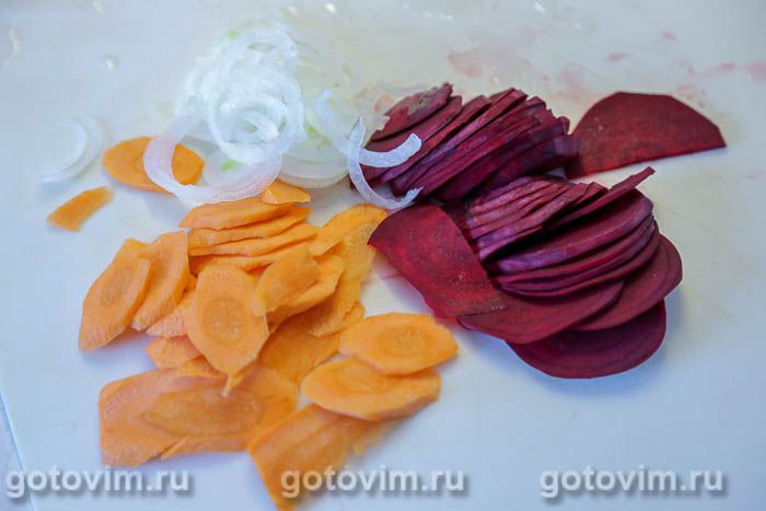Фотографии рецепта Скумбрия, запеченная на овощной подушке со свеклой и морковью, 02 Скумбрия, запеченная на овощной подушке со свеклой и морковью, Шаг 02