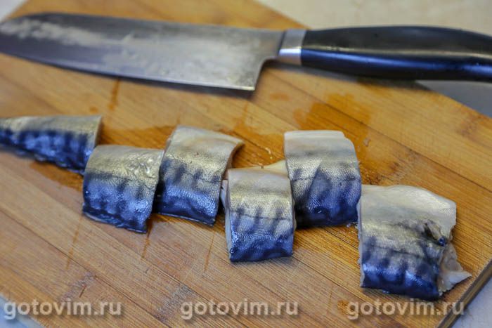 Фотографии рецепта Скумбрия, запеченная на овощной подушке со свеклой и морковью, 01 Скумбрия, запеченная на овощной подушке со свеклой и морковью, Шаг 01