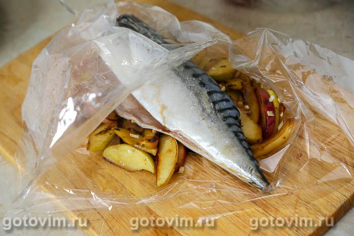 Фотографии рецепта Скумбрия с яблоками, запеченная в рукаве, 05 Скумбрия с яблоками, запеченная в рукаве, Шаг 05
