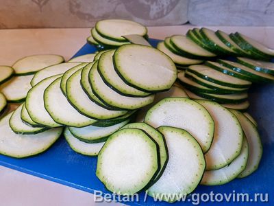      (schiacciatina di zucchine),  03