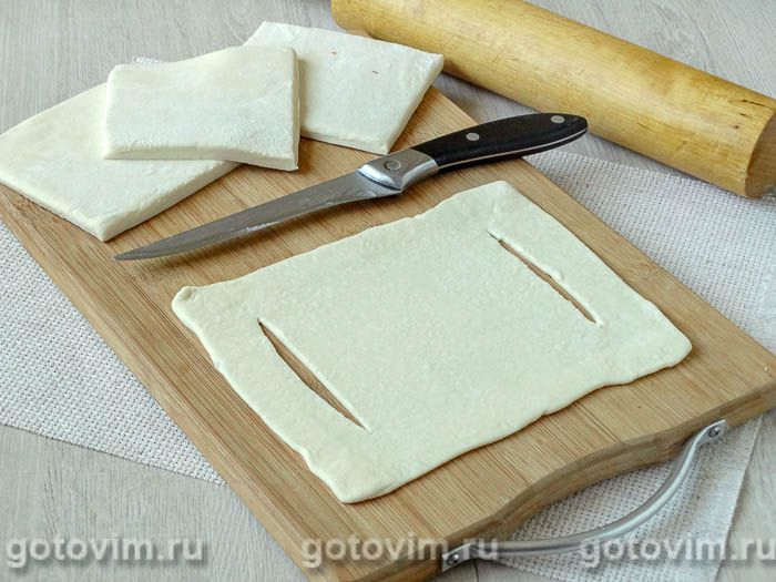 Фотографии рецепта Лодочки из слоеного теста с куриным филе, картофелем и солеными огурцами, 05 Лодочки из слоеного теста с куриным филе, картофелем и солеными огурцами, Шаг 05