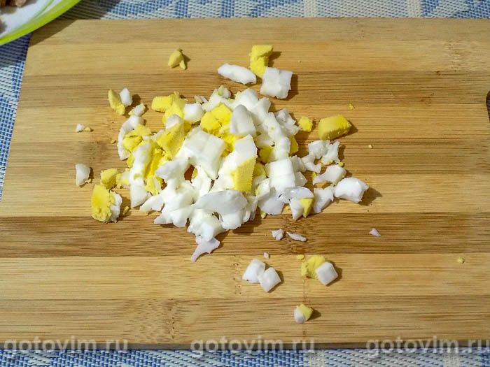 Фотографии рецепта Слоеный салат с тунцом и огурцом, 03 Слоеный салат с тунцом и огурцом, Шаг 03