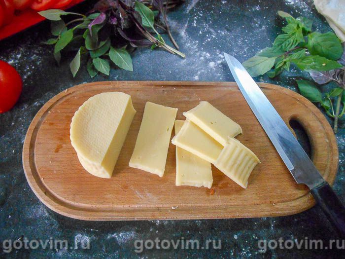 Фотографии рецепта Закусочные слойки «Капрезе», 02 Закусочные слойки «Капрезе», Шаг 02