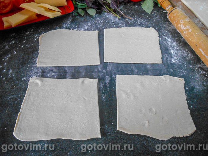 Фотографии рецепта Закусочные слойки «Капрезе», 03 Закусочные слойки «Капрезе», Шаг 03