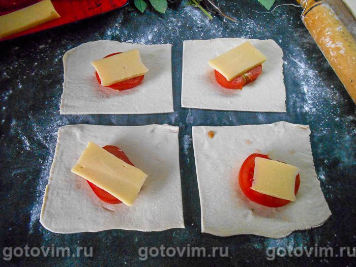 Фотографии рецепта Закусочные слойки «Капрезе», 05 Закусочные слойки «Капрезе», Шаг 05