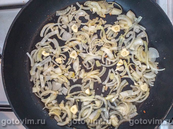 Фотографии рецепта Стейки из телятины в сметанном соусе с луком, 03 Стейки из телятины в сметанном соусе с луком, Шаг 03