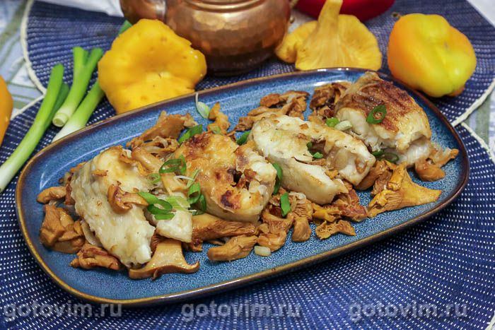 Жареный судак с луком и лисичками. Фотография рецепта Жареный судак с луком и лисичками. Фотография рецепта
