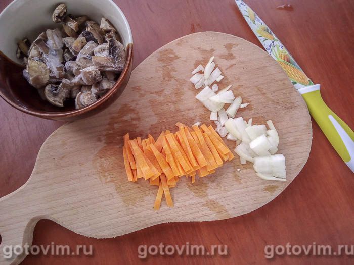 Фотографии рецепта Гречневый суп с грибами в мультиварке, 03 Гречневый суп с грибами в мультиварке, Шаг 03