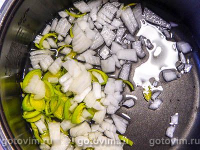 Фотографии рецепта Суп из индейки с лапшой и сельдереем в мультиварке, 01 Суп из индейки с лапшой и сельдереем в мультиварке, Шаг 01