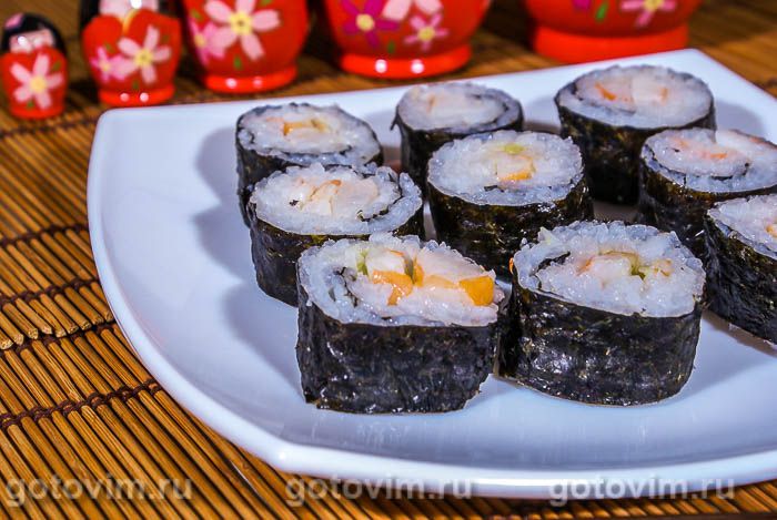 - (Maki sushi rolls).  