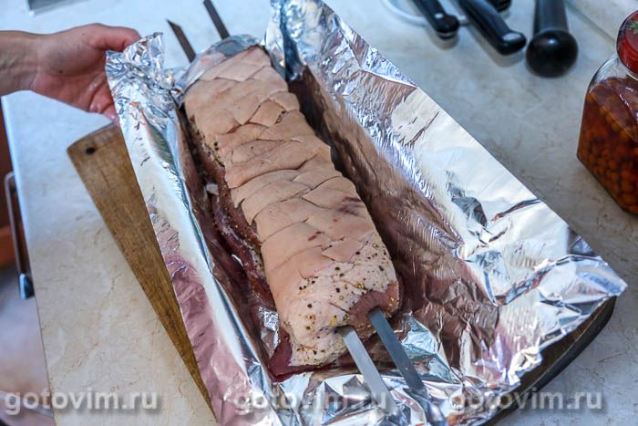 Фотографии рецепта Свиная грудинка, запеченная целым куском на шампурах (на мангале), 03 Свиная грудинка, запеченная целым куском на шампурах (на мангале), Шаг 03