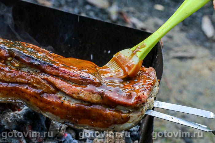 Фотографии рецепта Свиная грудинка, запеченная целым куском на шампурах (на мангале), 07 Свиная грудинка, запеченная целым куском на шампурах (на мангале), Шаг 07