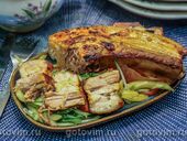 Варено-запеченная грудинка с чесноком и сметаной