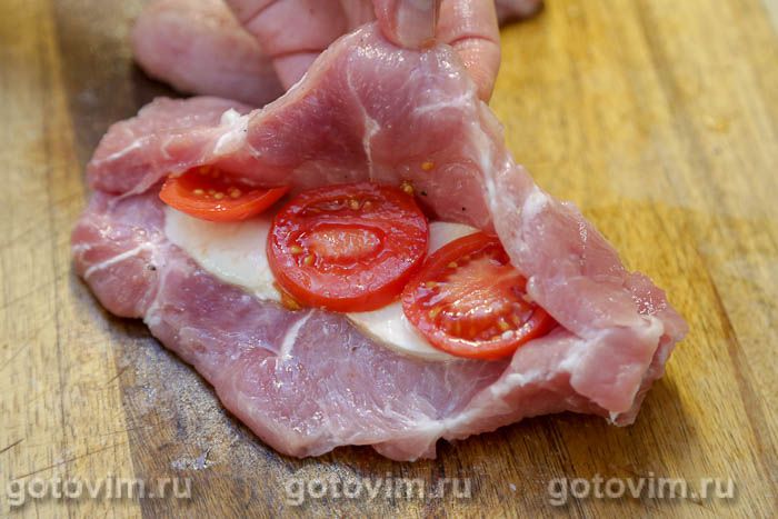 Фотографии рецепта Мясные кармашки из свинины с моцареллой и помидорами, 04 Мясные кармашки из свинины с моцареллой и помидорами, Шаг 04