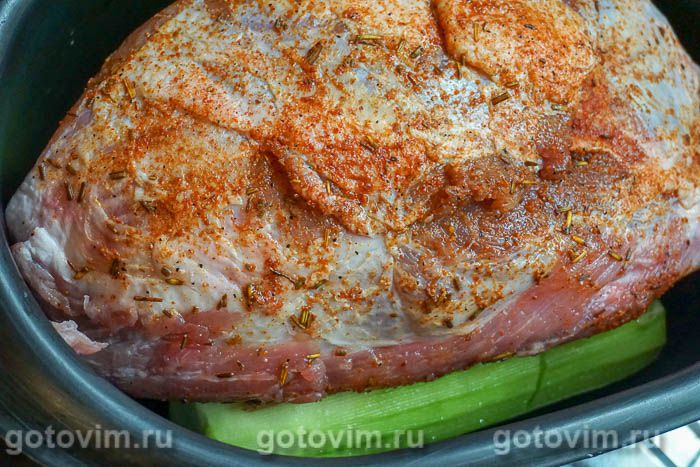 Фотографии рецепта Свиная лопатка, запечённая в духовке с кабачками, 04 Свиная лопатка, запечённая в духовке с кабачками, Шаг 04