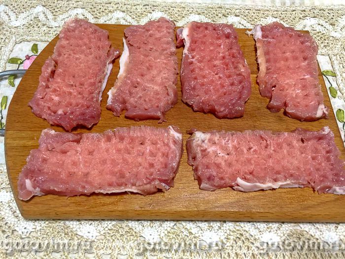 Фотографии рецепта Отбивные из свинины с сыром в духовке, 02 Отбивные из свинины с сыром в духовке, Шаг 02