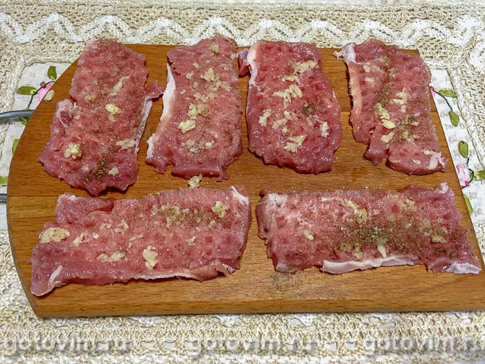 Фотографии рецепта Отбивные из свинины с сыром в духовке, 03 Отбивные из свинины с сыром в духовке, Шаг 03