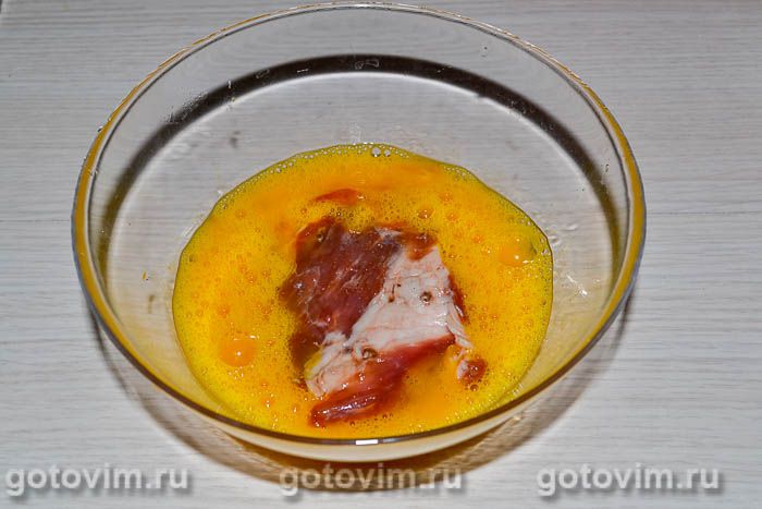Фотографии рецепта Отбивные из свинины на сковороде в панировке из кукурузных хлопьев, 06 Отбивные из свинины на сковороде в панировке из кукурузных хлопьев, Шаг 06