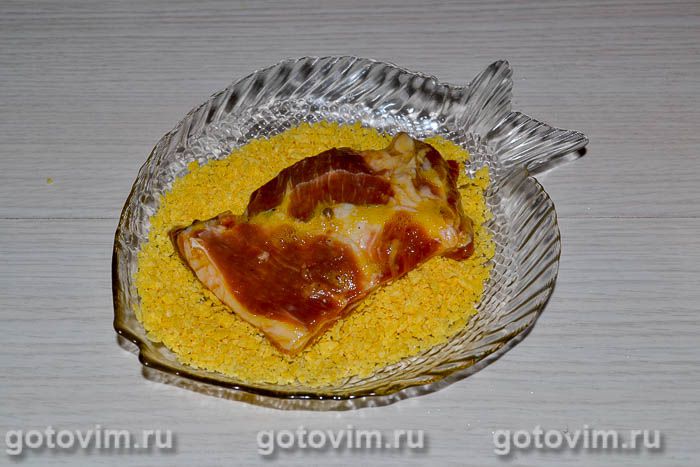 Фотографии рецепта Отбивные из свинины на сковороде в панировке из кукурузных хлопьев, 07 Отбивные из свинины на сковороде в панировке из кукурузных хлопьев, Шаг 07